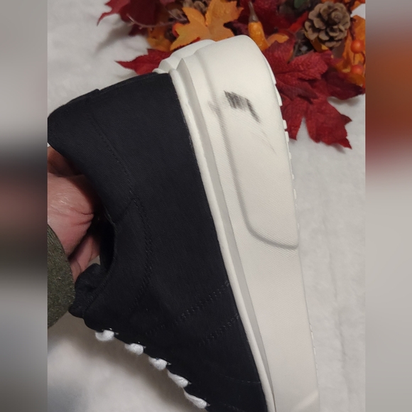 Like new condition shoes for women size 9 - Picture 5 of 7